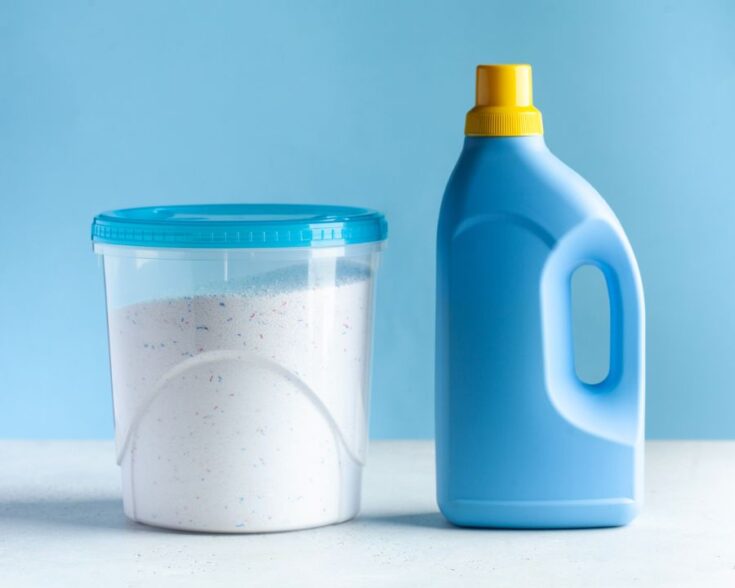 4 Simple Ways to Wash Clothes Without Detergent