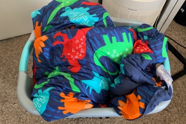 3 Smart Ways to Clean a Blanket Without Washing It