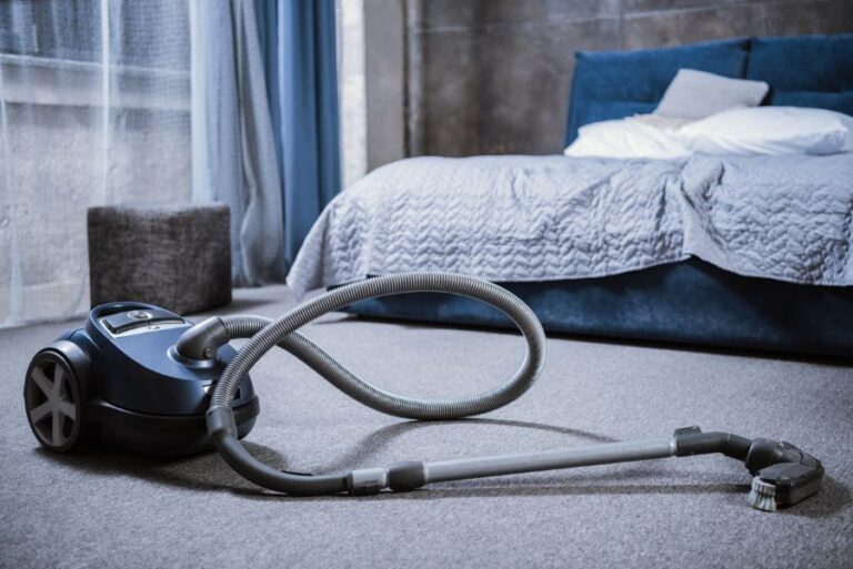 3 Smart Ways to Clean a Blanket Without Washing It