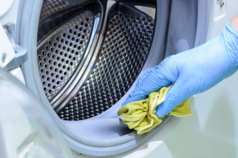 Cleaning Washing Machine With Rag
