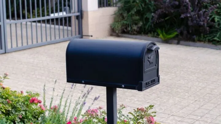 Can You Move Your Mailbox? (Can You Take It When You Move?)