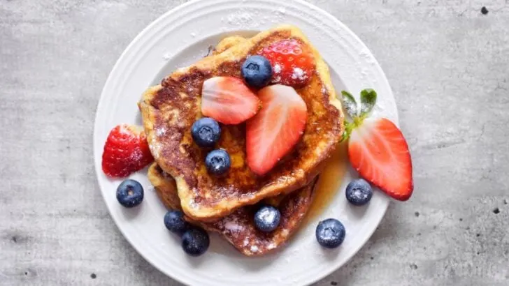 What to Put on French Toast (19 Delicious Ideas)