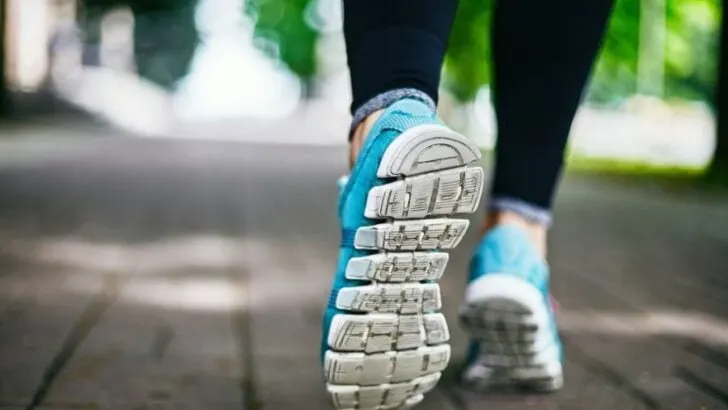 Is It Better to Run on the Sidewalk or Street? (Benefits vs. Risks)